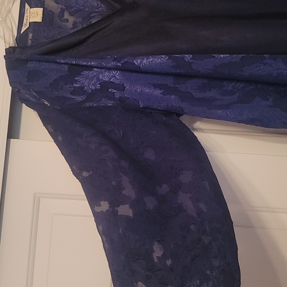 Vendredi Ltd. 2 piece Loungewear - Picture 2 of 5